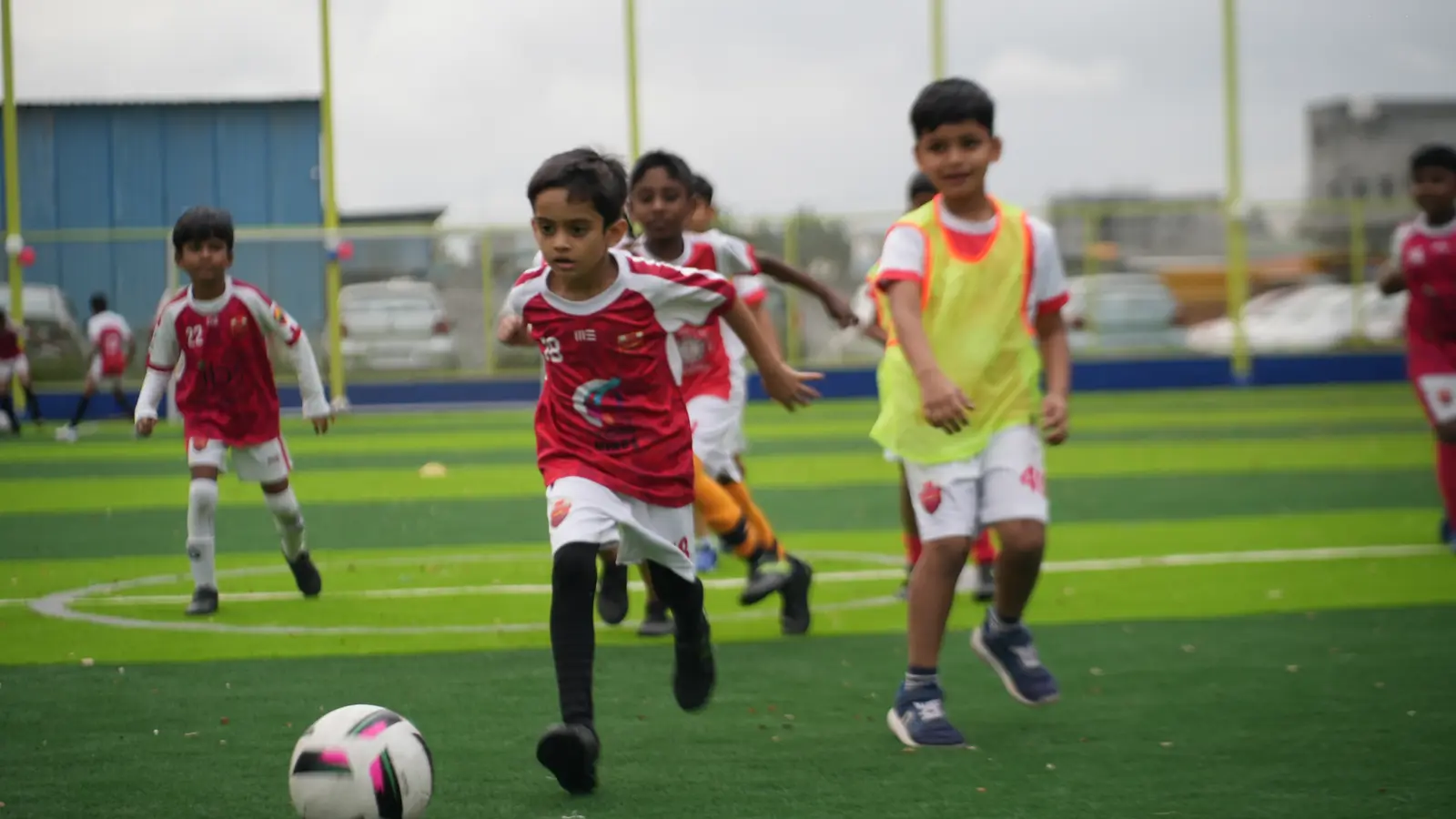 Young children playing football at the Coliseo Nice Road academy